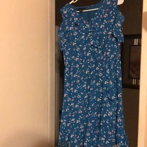 Floral blue dress, great condition. Made of great material no rips or stains